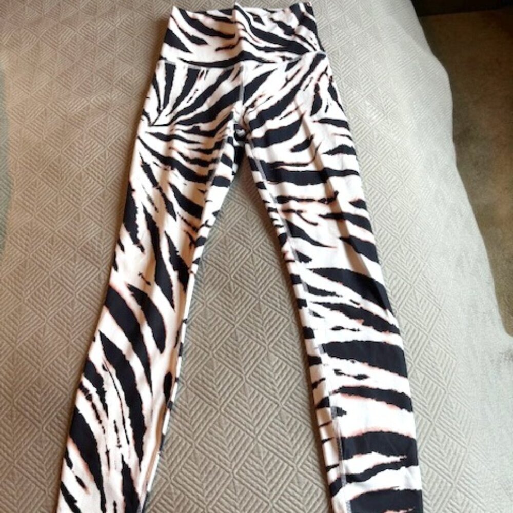 Fabletics Pure Luxe leggings, animal print, size S